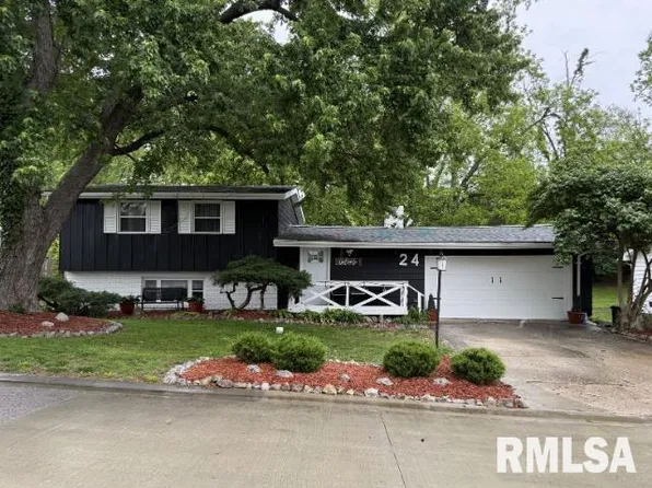 24 Sunnyside Dr, Springfield, IL 62702