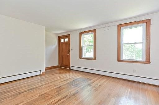 5th image of 139 East St