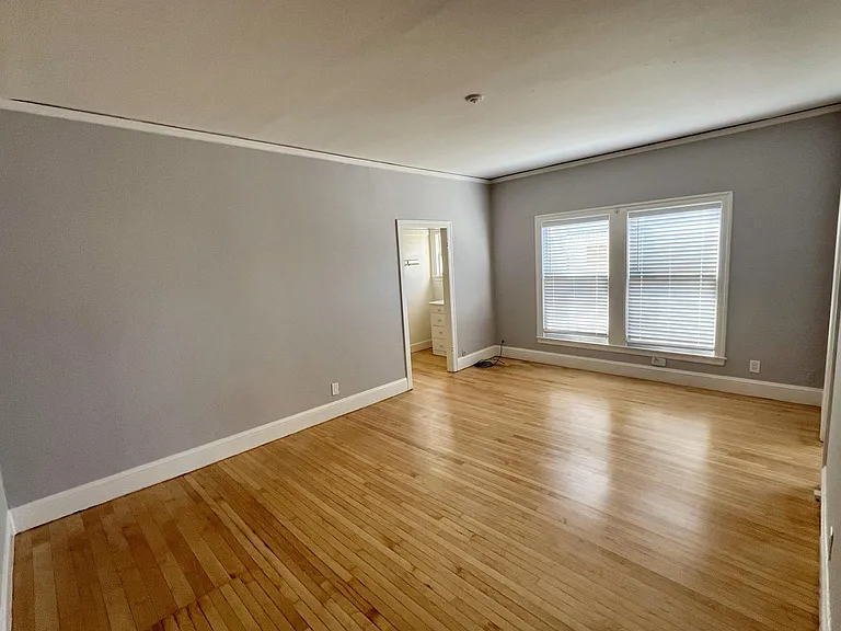 428 E 19th St #1 — Photo 6