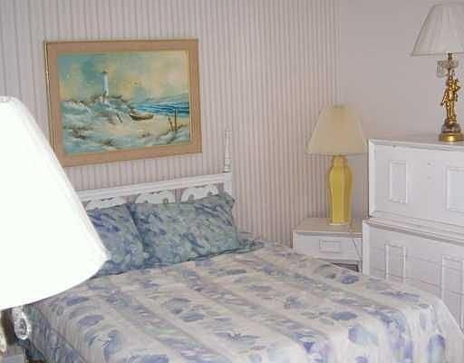 3rd image of 418 Southampton A
