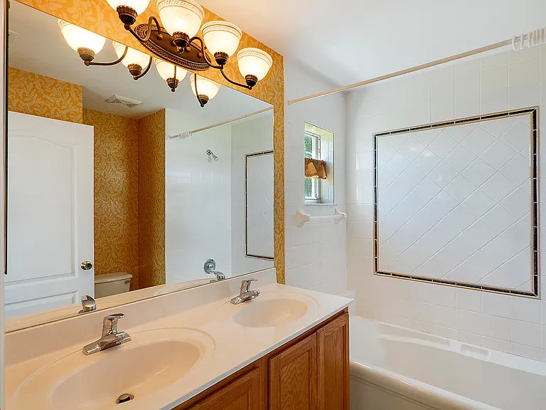 241 SW Lake Forest Way — Photo 8