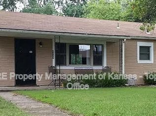 4227 SW Drury Ln, Topeka, KS 66604
