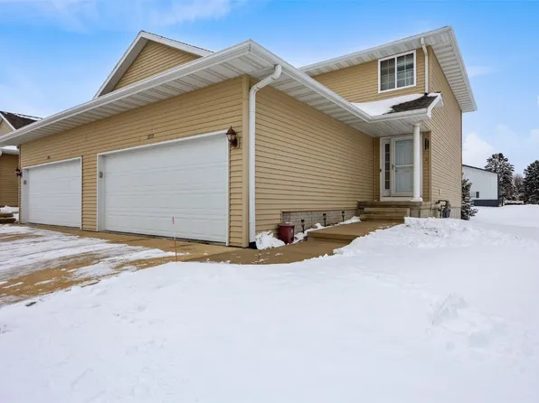 3555 Stoney Point Rd SW, Cedar Rapids, IA 52404