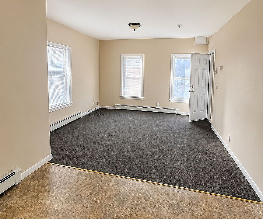 2nd image of 532 Main St #12