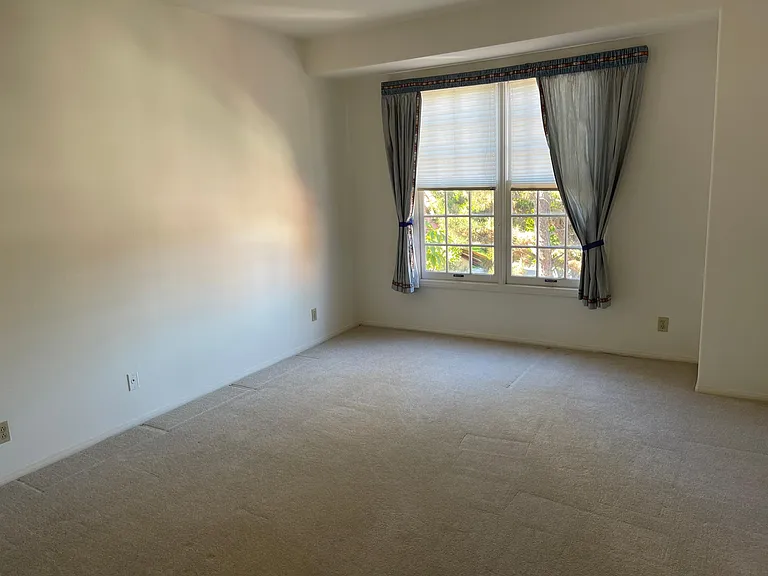 12023 Versailles Ct — Photo 14