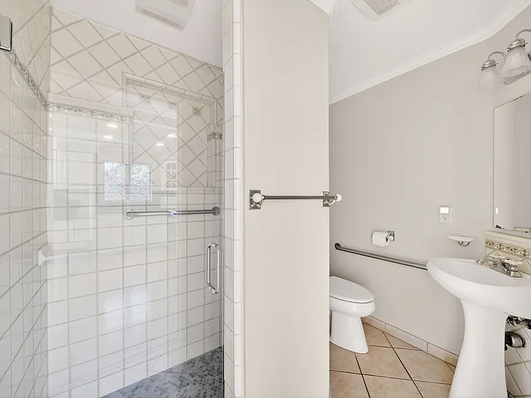 18750 Castle Hill Dr — Photo 35