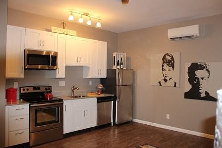 1st image of 211-4242 Lindell Blvd #211