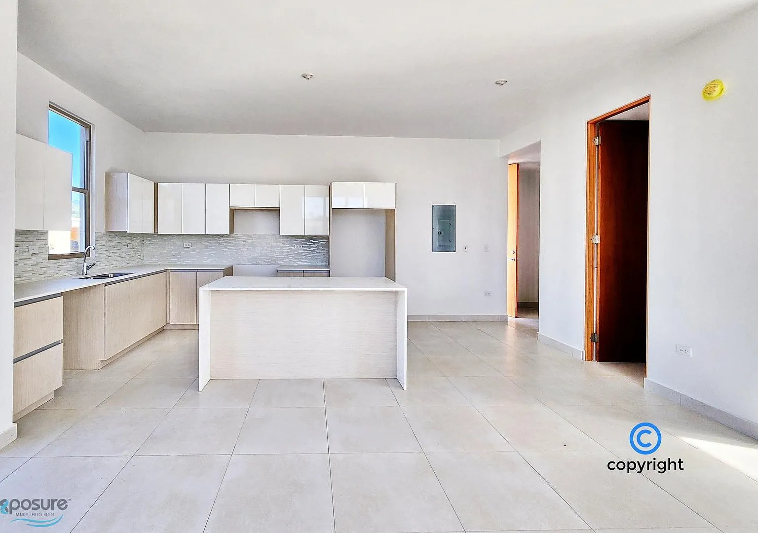 4 bed, 2.5 bath, 2036 sqft, $3,000 — Photo 4