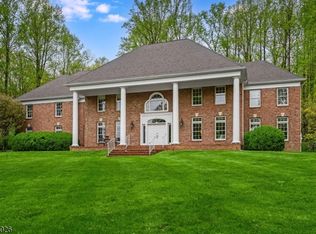 5 Chilton Rd, Chester, NJ 07930