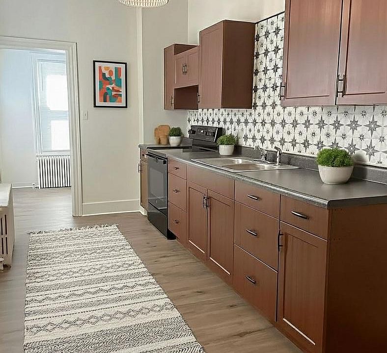 1st image of 424 Locust St