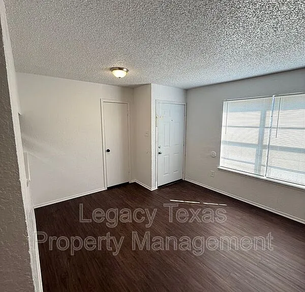 1715 Short St #D — Photo 3