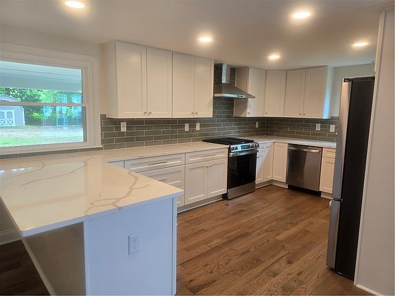 4th image of 339 Turngate Dr