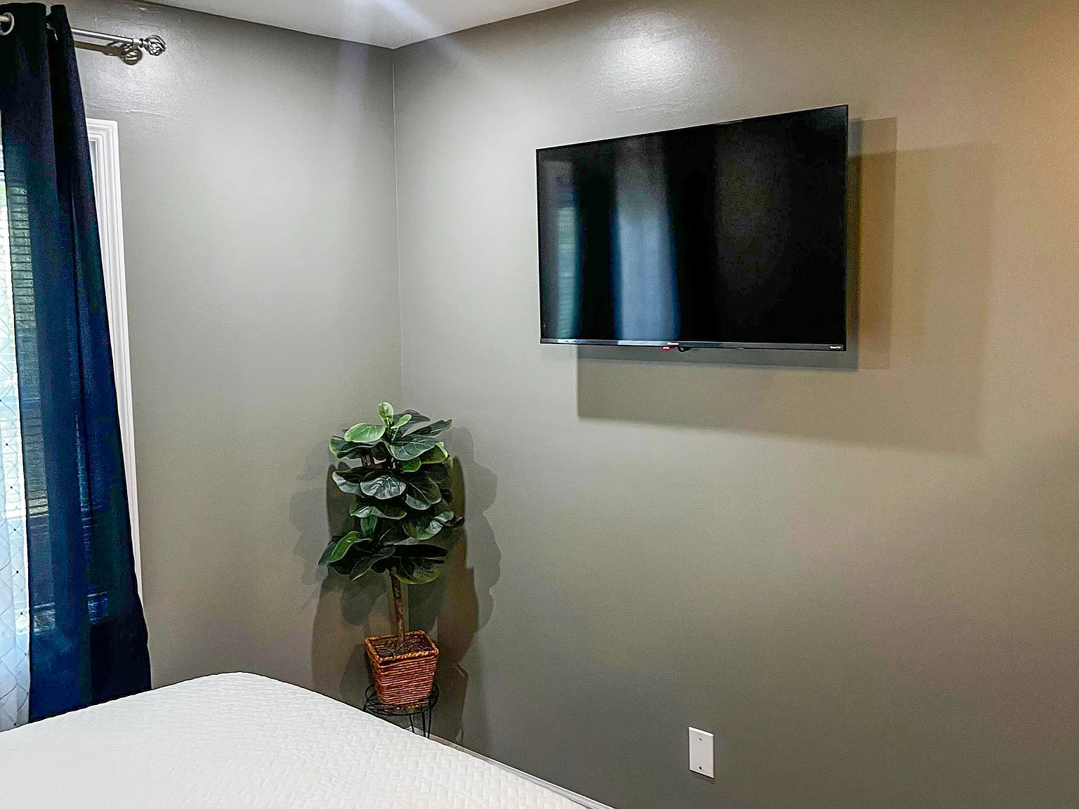 4 bed, 1.0 bath, 1100 sqft, $1,027 — Photo 3