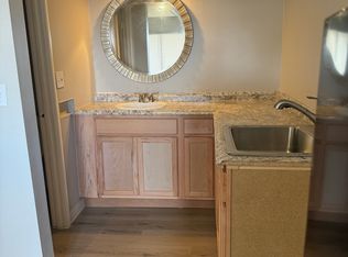Holiday Apartments, Kansas City, MO 64116