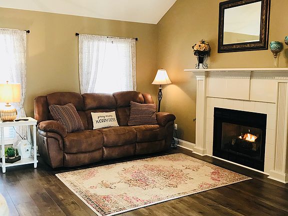 5th image of 565 Oakdale Dr