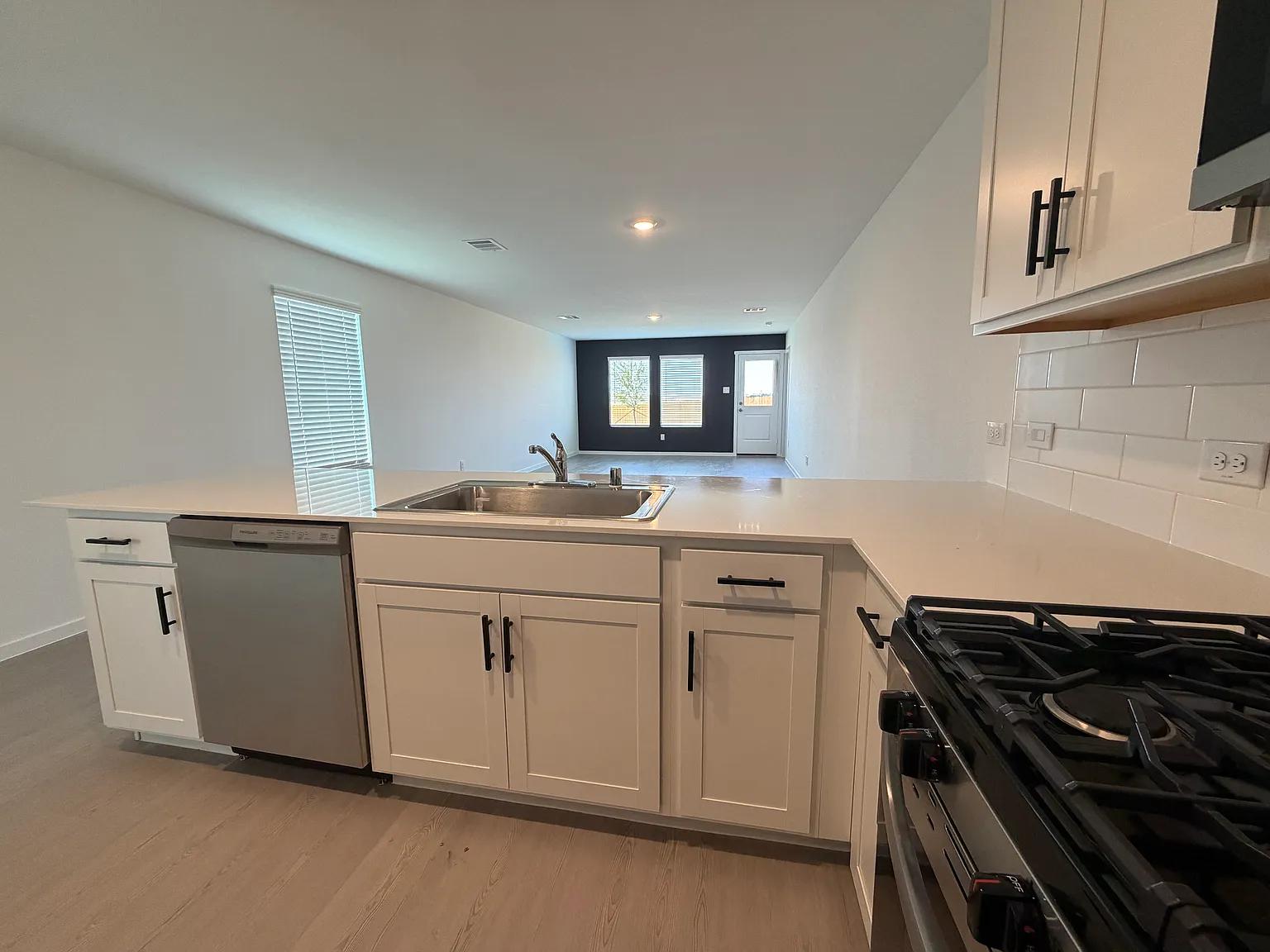 4 bed, 1600 sqft, $2,100 — Photo 4