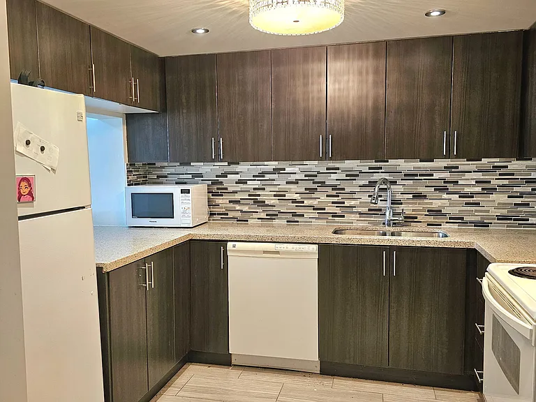 711 Bay St #2011 — Photo 1