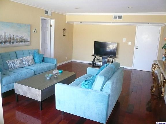 4th image of 528 N Jackson St APT 305