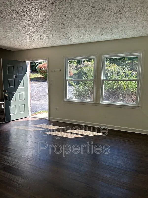 2 bed, 1.5 bath, $875 — Photo 4
