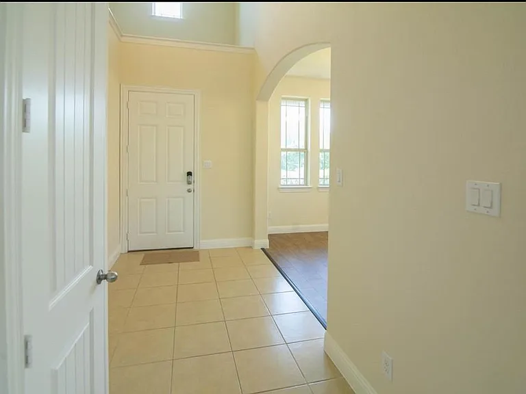 1327 Graham Trace Ln — Photo 6