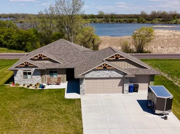 5700 Island Ct, Mitchell, SD 57301