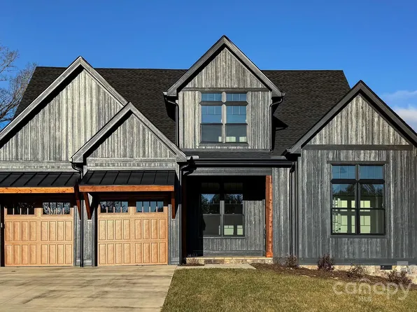 258 Mavrick Dr, Mills River, NC 28759