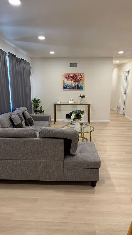 3 bed, 2.0 bath, 1150 sqft, $3,700 — Photo 3