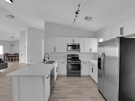 4th image of 724 Zalataia Way