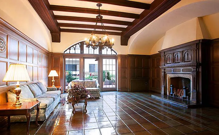 Tudor Hall Apartments — Photo 11