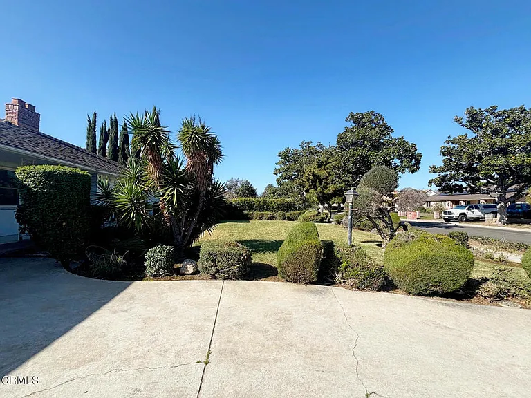 210 W Woodruff Ave — Photo 3
