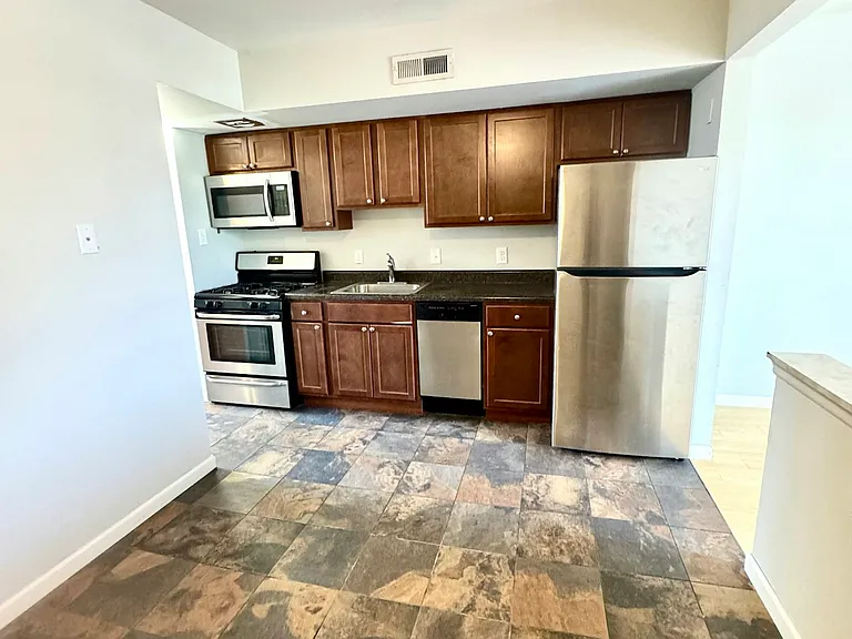 5225 Southwest Ave #206 — Photo 9