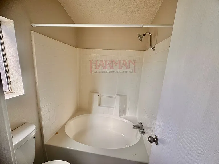 863 S Artesian Rd — Photo 11