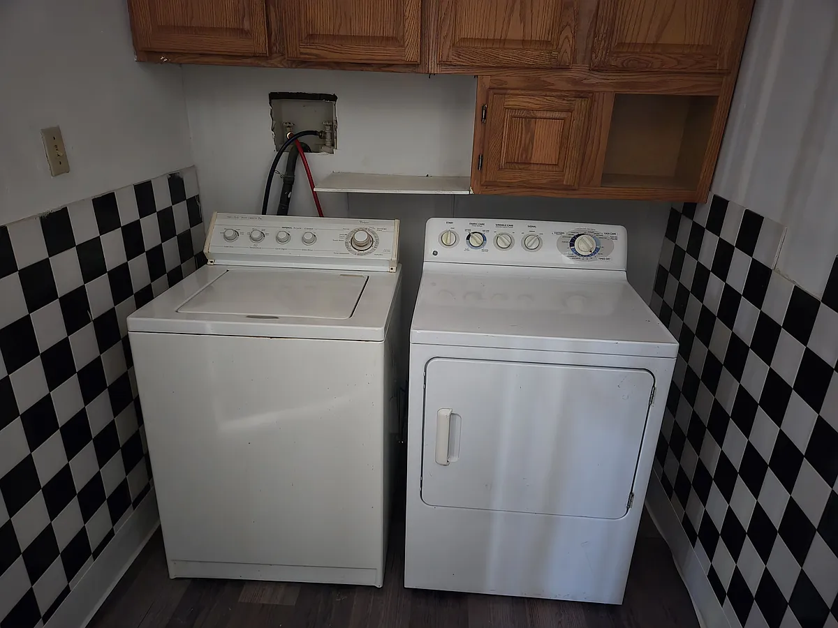 Washer dryer on first floor next to the kitchen - 278 Pringle St