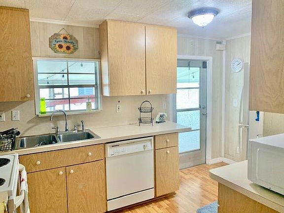 3rd image of 505 N Ruby Ave