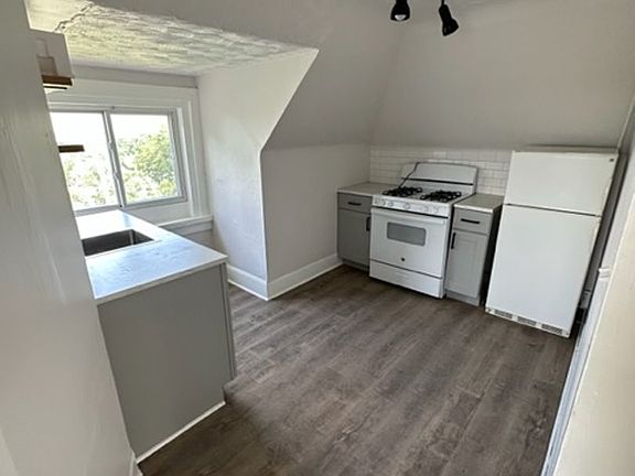2nd image of 753 Rossmore Ave APT 3