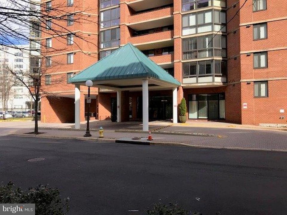 1st image of 1001 N Randolph St APT 420