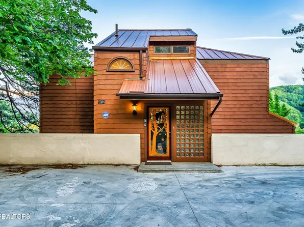 1307 Ski View Dr, Gatlinburg, TN 37738