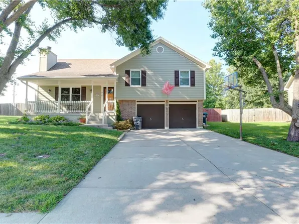 816 Stone Brook Ln, Grain Valley, MO 64029