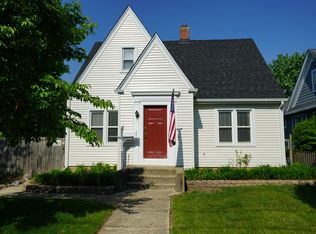 626 N Hough St, Barrington, IL 60010