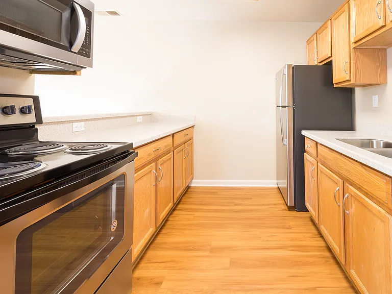 Lincoln Gardens Apartments — Photo 20