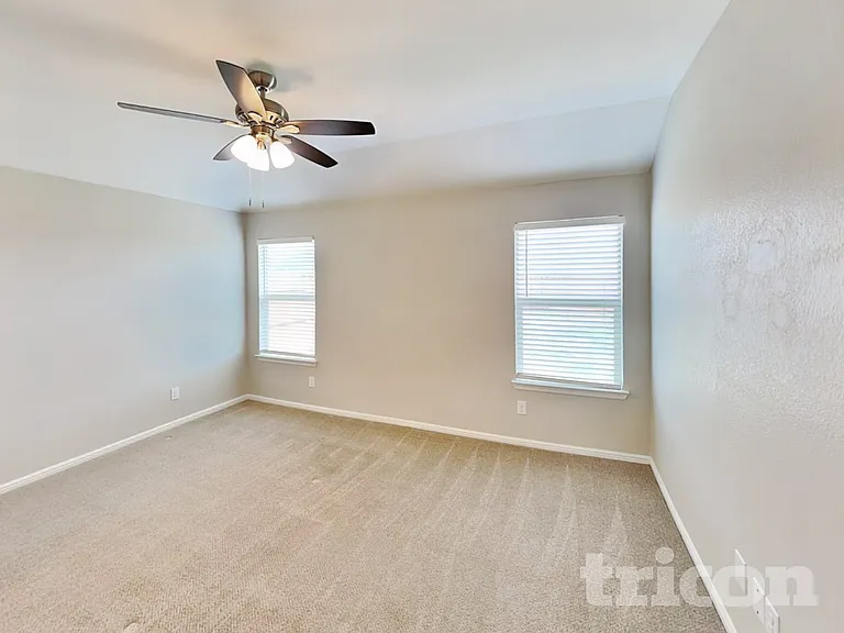 324 Foxhunter St — Photo 6