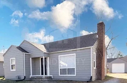 2 bed, 1.0 bath, 888 sqft, $1,200 — Photo 1