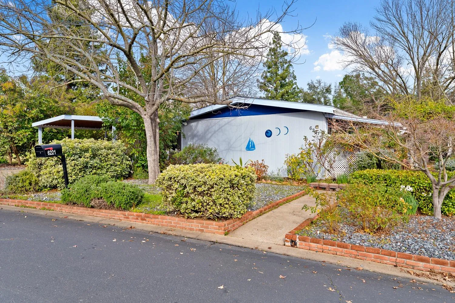 6221 Summerset Ln photo 1