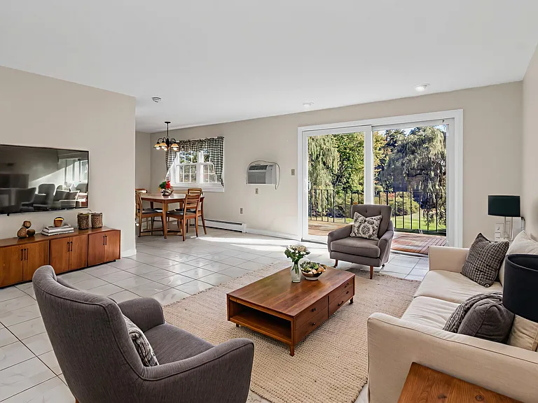 35 Fernview Ave #5 — Photo 6
