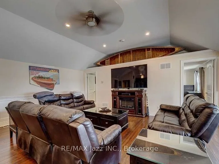 157 Hazel St — Photo 9