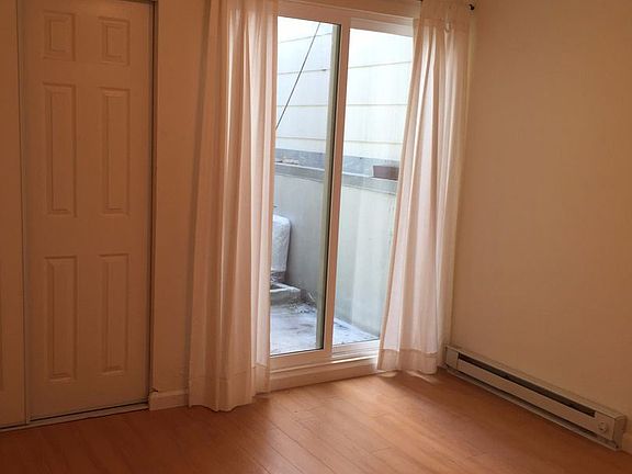 3rd image of 371 22nd Ave APT 1