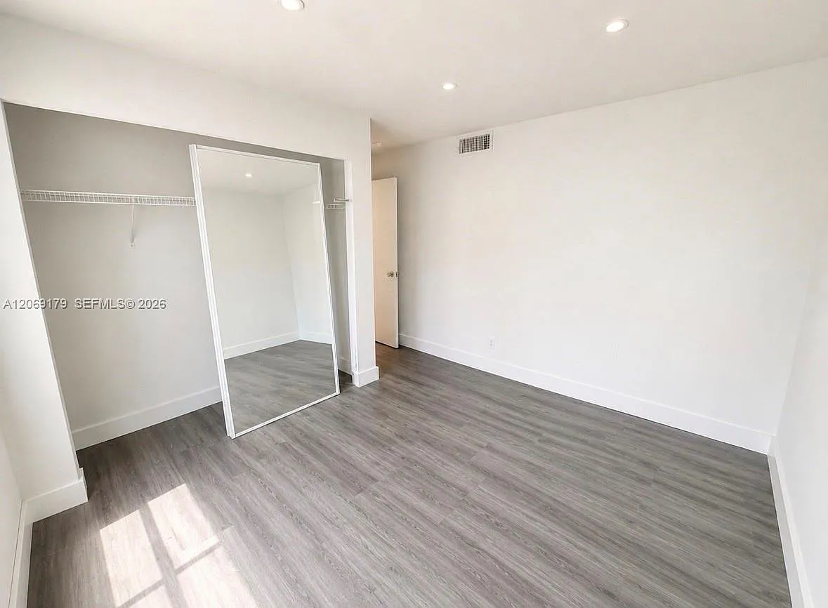 Friendly Corner Condo — Photo 4