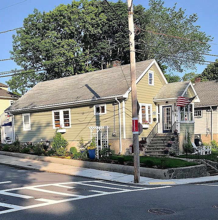 2nd image of 39 Cass St