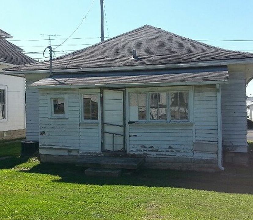 2nd image of 902 Lincoln Ave