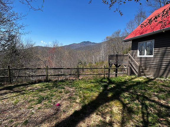 5th image of 138 Rose Ln
